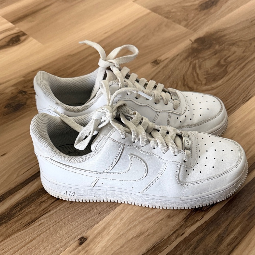 Women’s Nike White Air Force 1 Sneakers